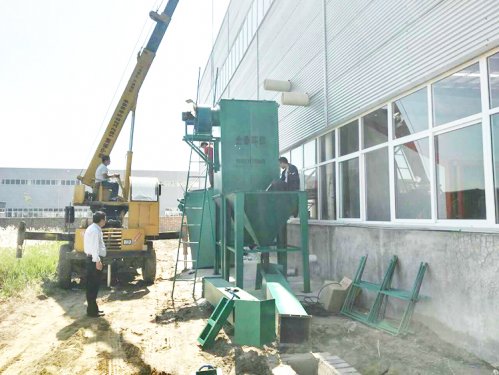 邢臺噴涂線用脈沖布袋除塵器安裝施工中