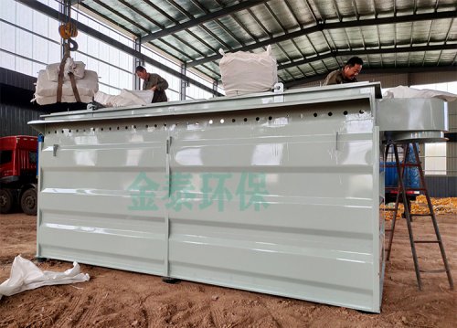 360袋布袋除塵器正在安裝除塵布袋，準(zhǔn)備發(fā)貨